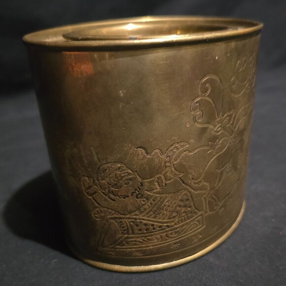Vintage Brass SANTA SLED Tea Container - 5" x 4" x 4" - Picture 3 of 9